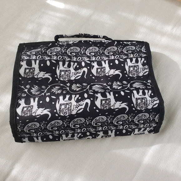 Elephant Paisley Design Black & White Travel Cosmetic Accessories Hang Bag New - Picture 7 of 9
